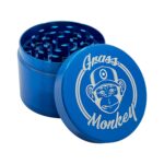 Grass Monkey Basic Metall Grinder – 4-teilig, Ø 5,5 cm – Robuste Kräutermühle mit Pollensieb & Schaufel – Kompakt & Langlebig –